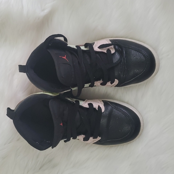 Nike Air Jordan Sneakers Shoes unisex leather size 2Y - Picture 6 of 8